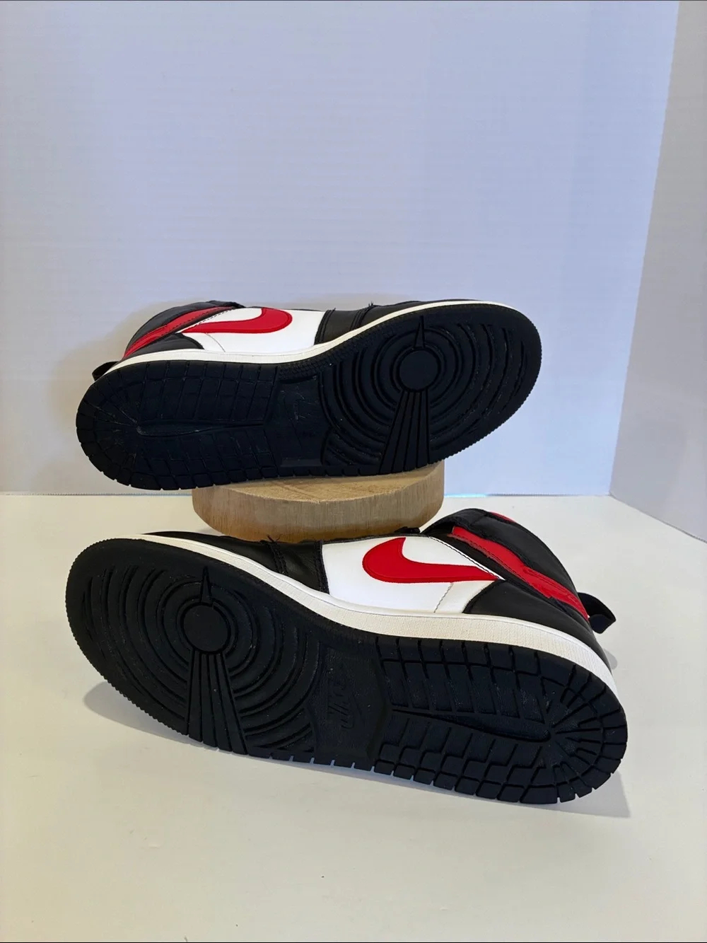 Air Jordan 1 High FlyEase 'Bred' Sneakers